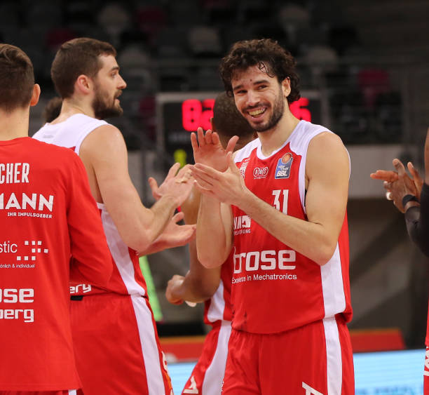 年队崭露头 年队崭露头