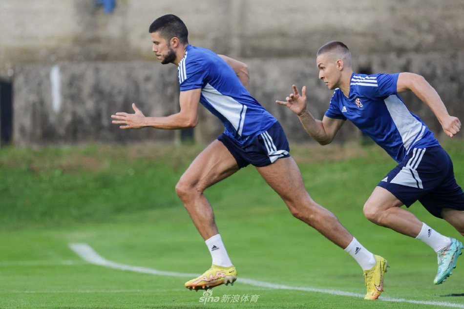 认为她展现 认为她展现