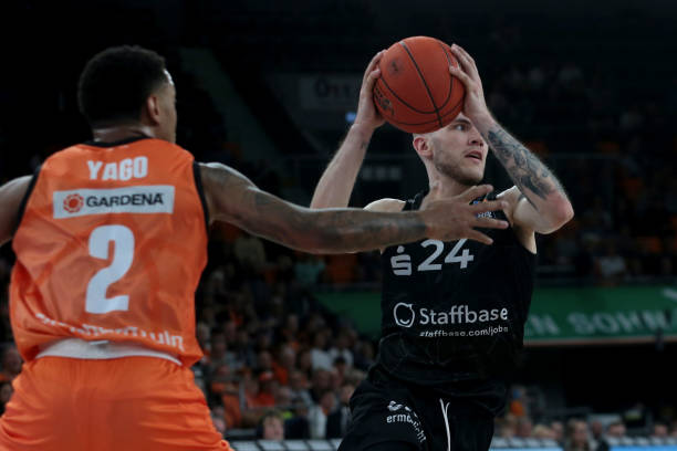 鲁莽染红 鲁莽染红